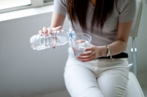 やってない？夏バテするNG食習慣3つ　(1)「熱中症予防に！」と水ばかり飲む
