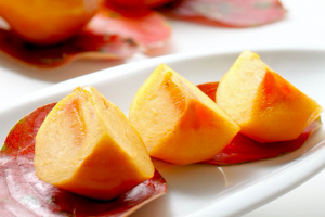 毎日食べたい！美肌になれる秋フルーツ3つ　(1)柿