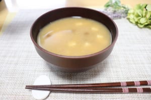 寒い季節の腸活に！簡単あたたか朝ごはんレシピ3つ　(1)納豆のお味噌汁