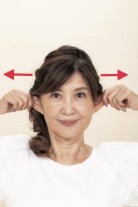 耳たぶを刺激すればたるまない 奇跡の70歳直伝耳マッサージ Life Aging Report アラフォー女性は 顔のたるみ や 昔よ ｄメニューニュース Nttドコモ